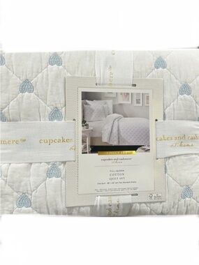 Cupcakes and Cashmere Blue and White Full/Queen Quilt Set with Heart Design
